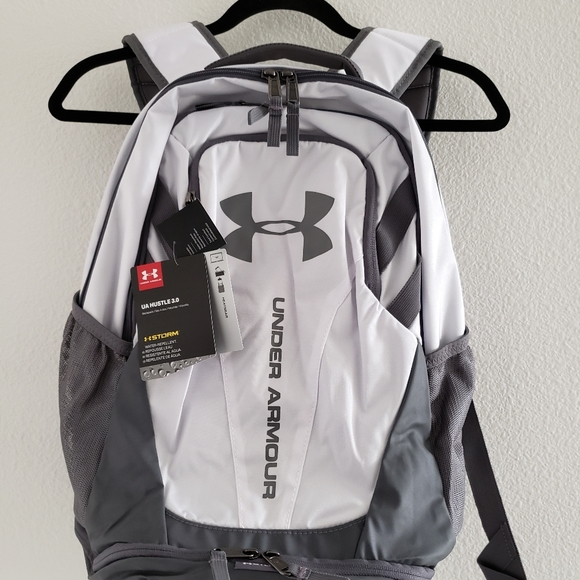 under armour hustle 3.0 backpack size